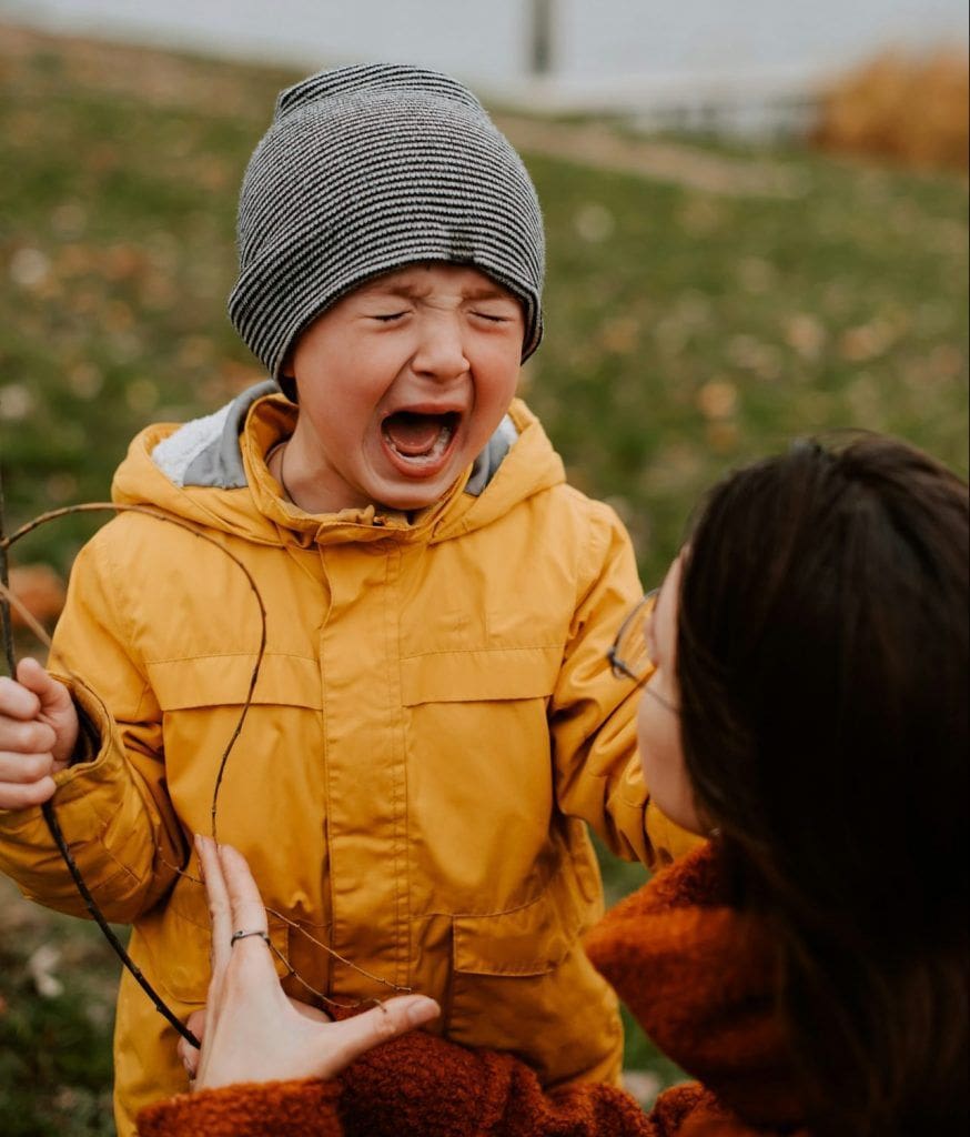 Repetir patrones familiares en la crianza: Cómo la psicología perinatal puede ayudarte a romper el ciclo 2 Madre e hijo explorando patrones de crianza en psicología perinatal